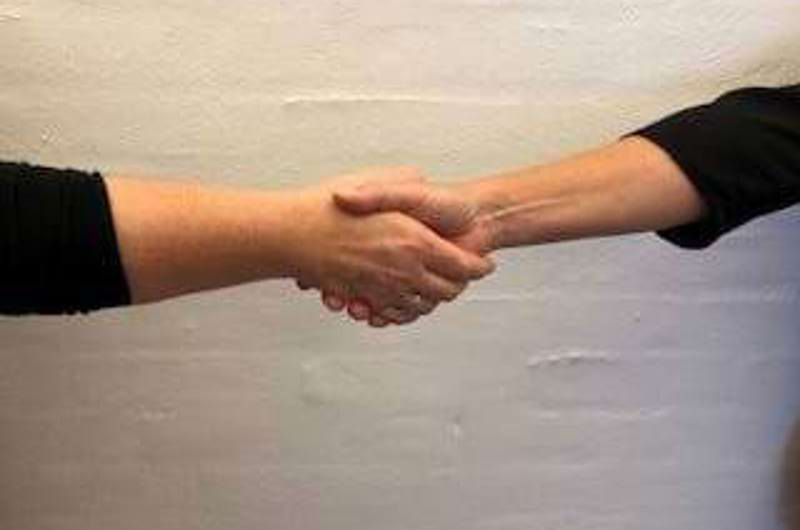 To giver hånd